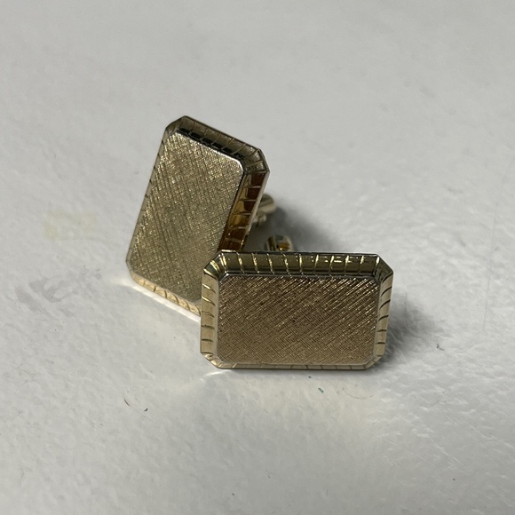 Vintage gold tone cufflinks - Picture 1 of 3
